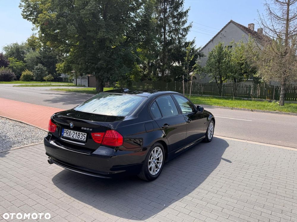 BMW Seria 3 320d DPF Efficient Dynamics Edition - 6