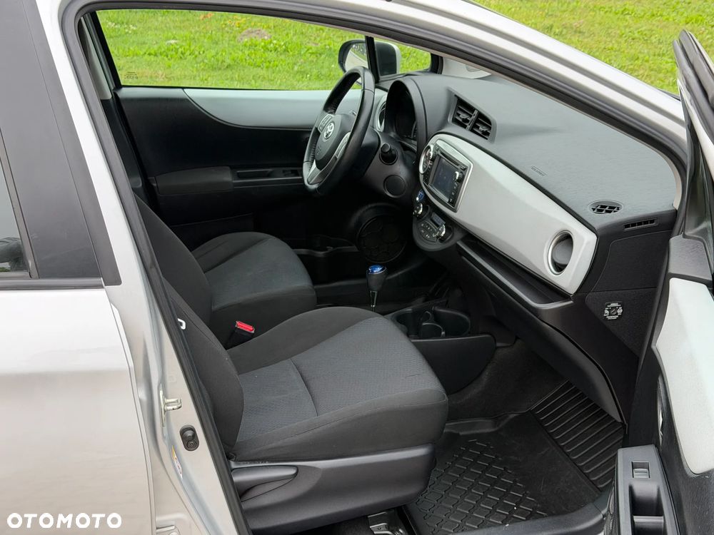Toyota Yaris Hybrid 100 Premium - 25