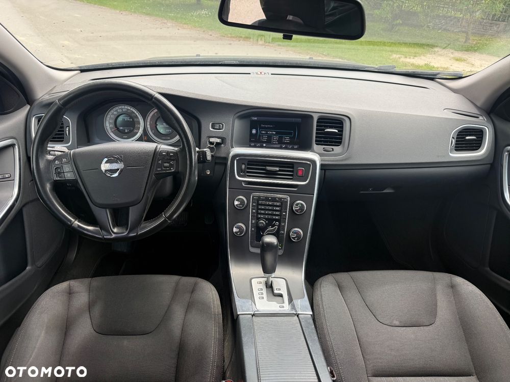 Volvo V60 D5 AWD Momentum - 4
