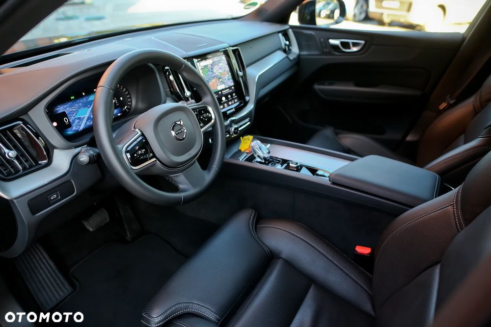 Volvo XC 60 B5 B AWD Plus Black Edition - 18