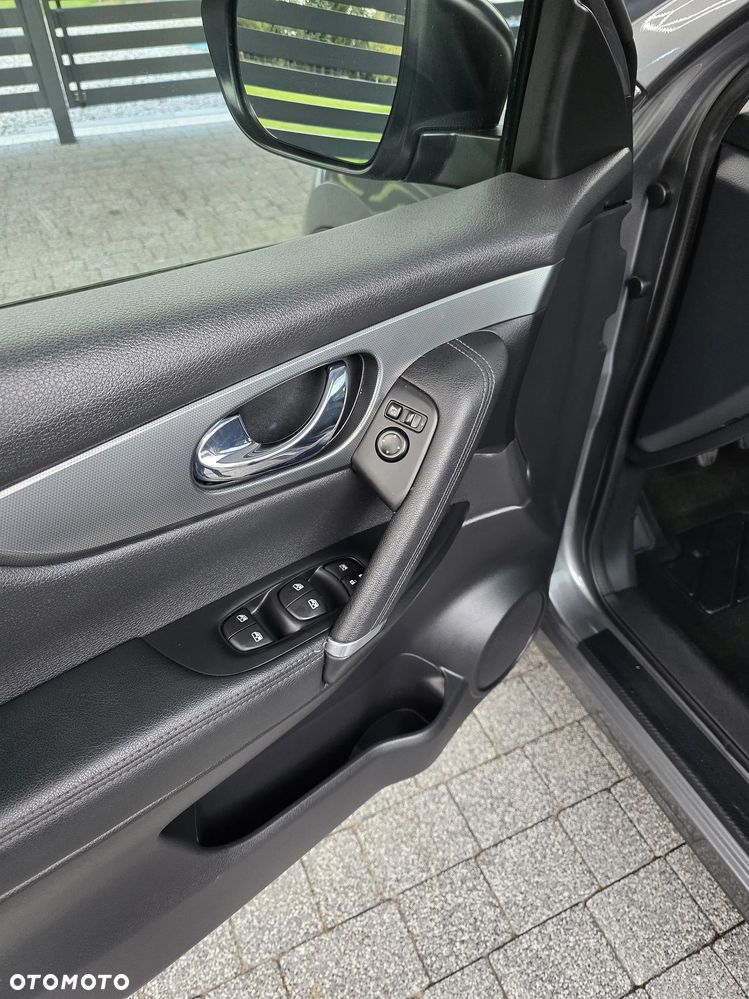 Nissan Qashqai 1.3 DIG-T Tekna - 23