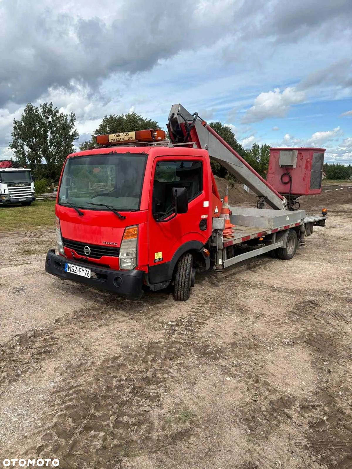 Nissan CABSTAR - 1