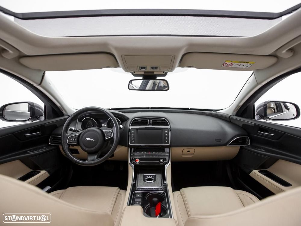 Jaguar XE - 7