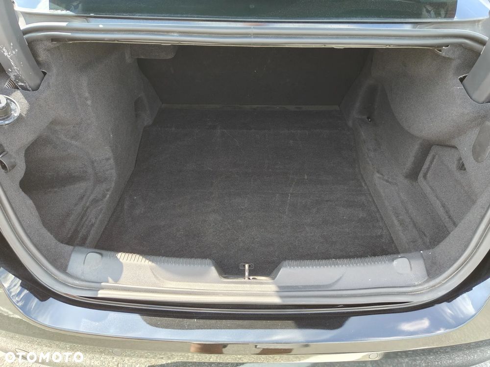 Jaguar XE - 17