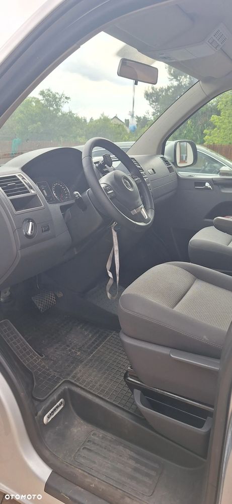 Volkswagen Caravelle - 15