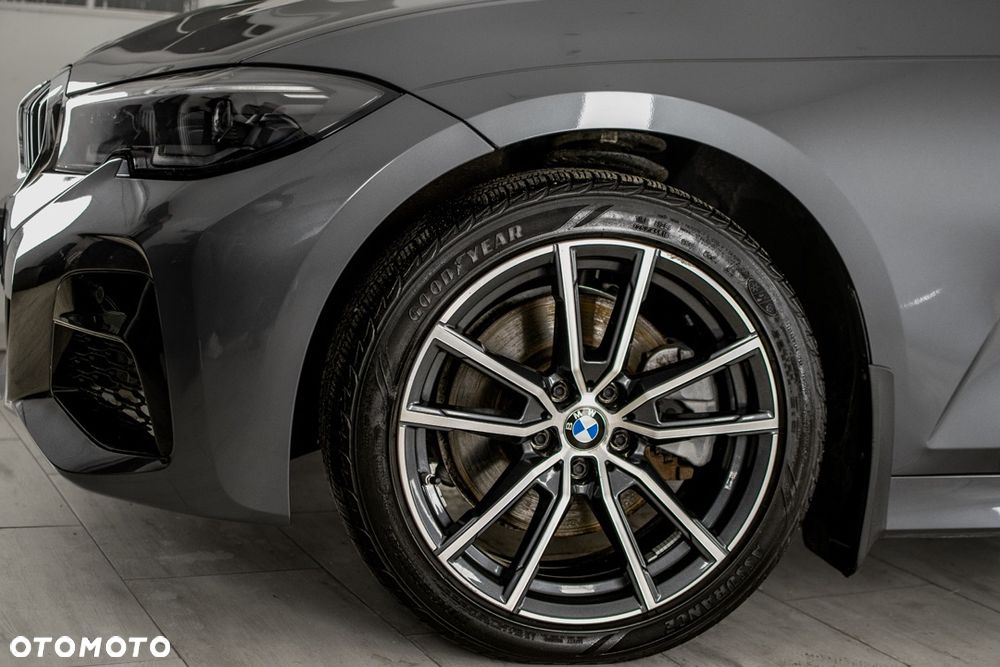BMW Seria 3 330i xDrive - 6
