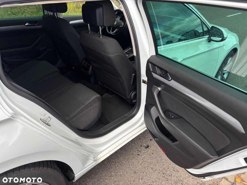 Volkswagen Passat Variant 2.0 TDI SCR DSG Business - 11