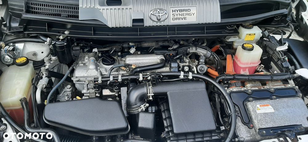 Toyota Prius - 4