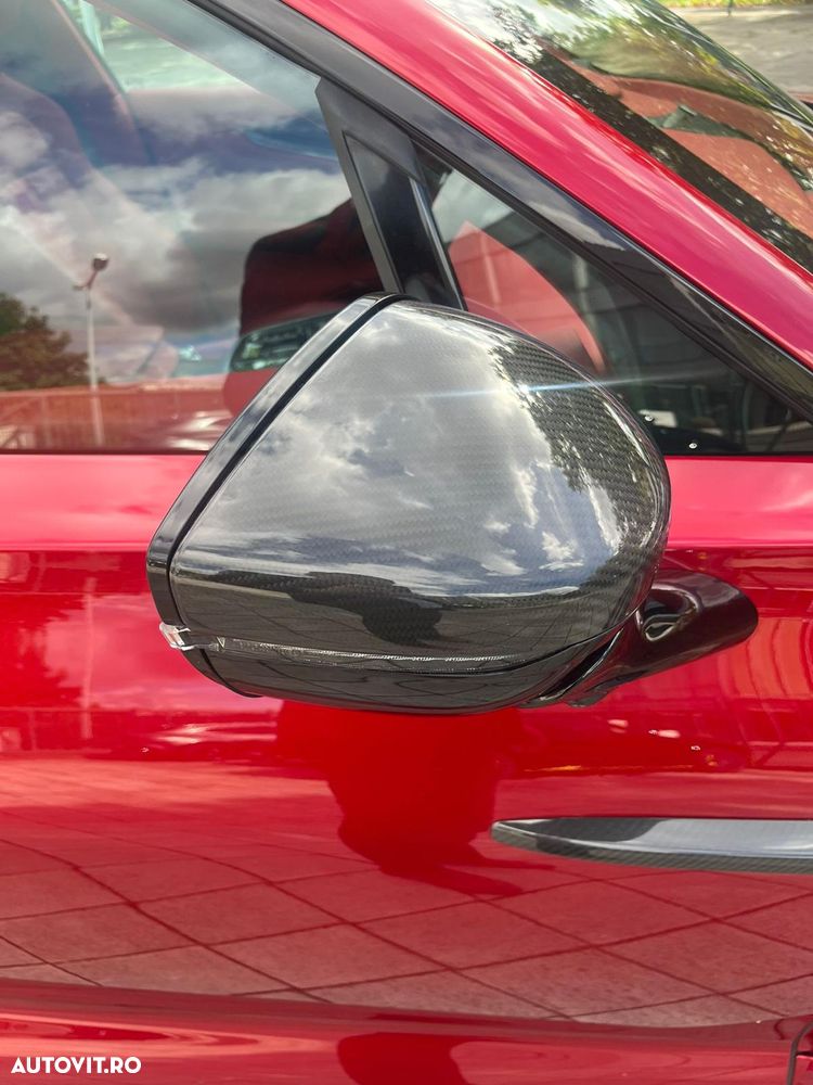 Aston Martin DBX - 8