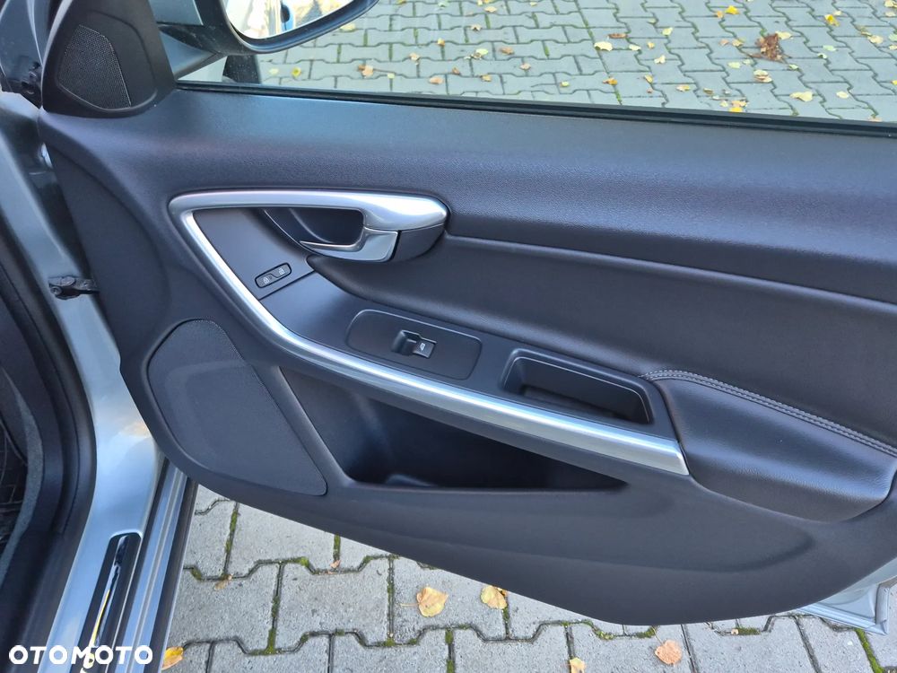 Volvo V60 D2 Drive-E Momentum - 22