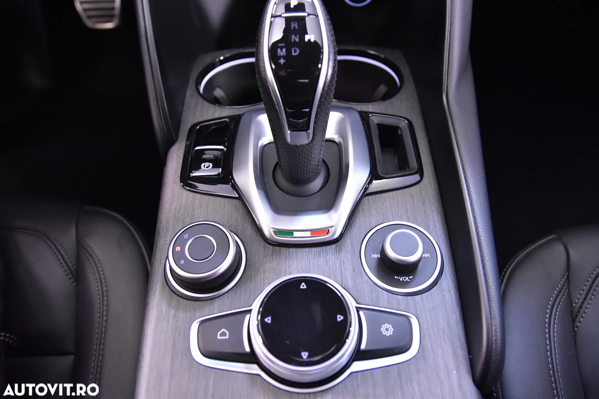 Alfa Romeo Giulia 2.0 Turbo 16V AT8-Q4 Ti - 17