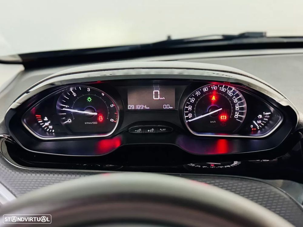 Peugeot 2008 1.6 BlueHDi Style - 40