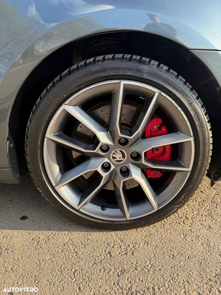 Skoda Octavia 2.0 TDI DSG RS - 24