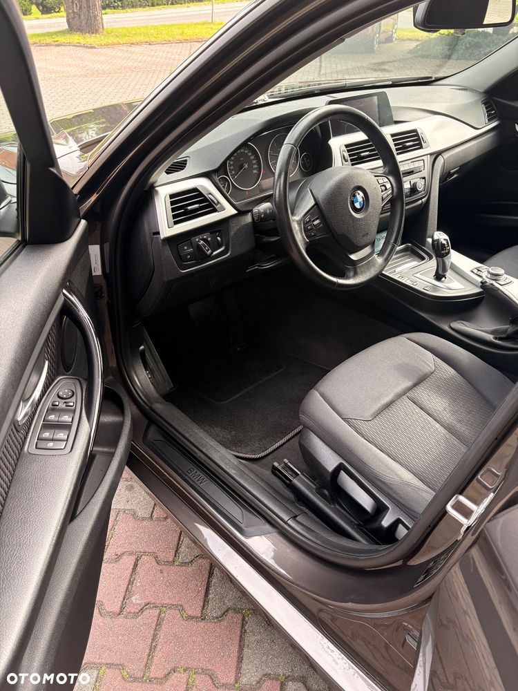 BMW Seria 3 320d - 10