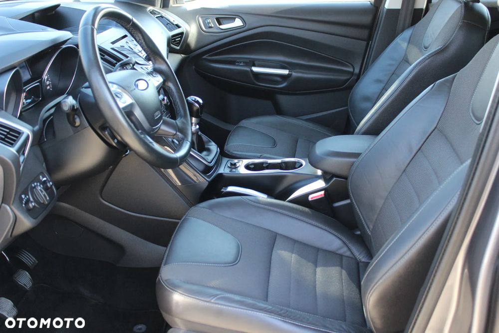 Ford Kuga 2.0 TDCi 4x4 Titanium - 27