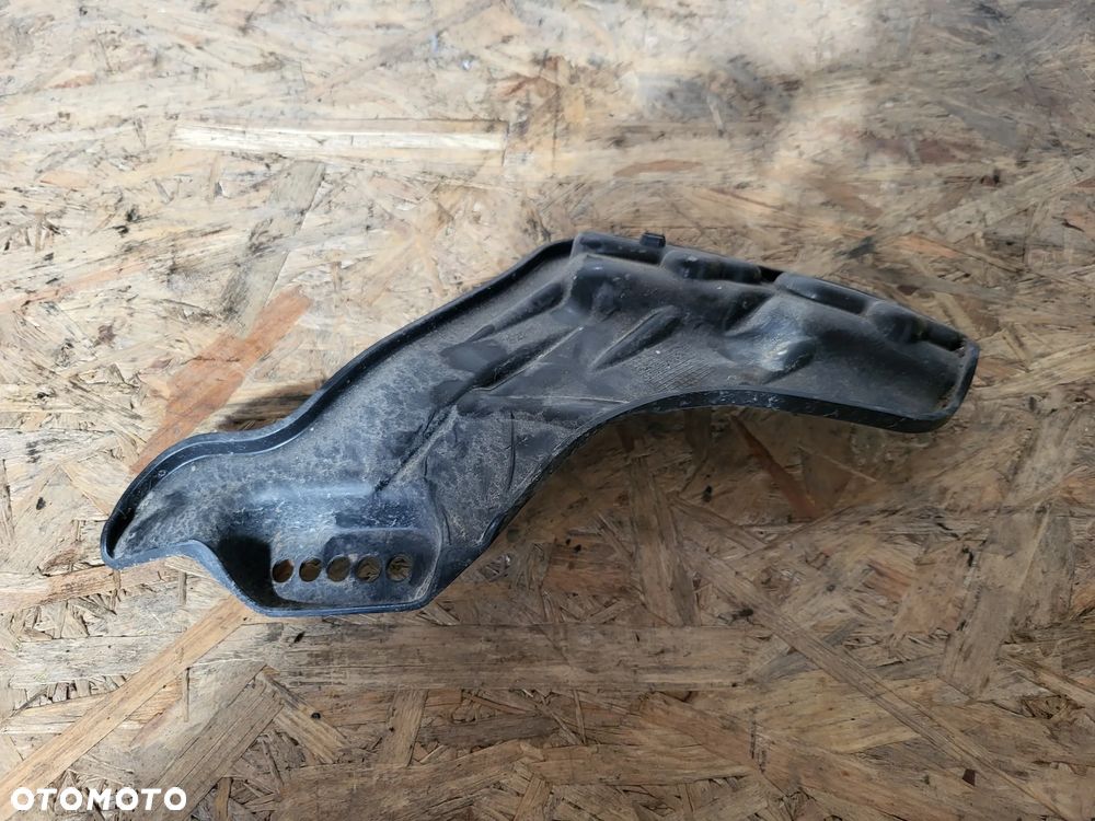 Mocowanie błotnika lewe przednie Peugeot 208 - 2