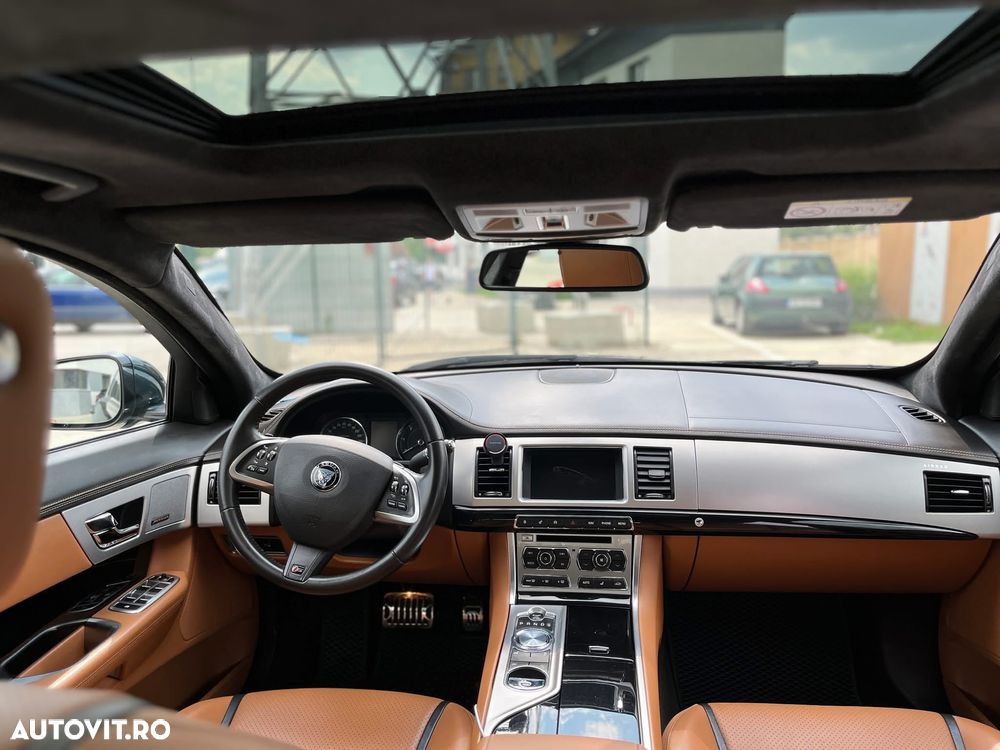 Jaguar XF 3.0D S Portfolio - 12