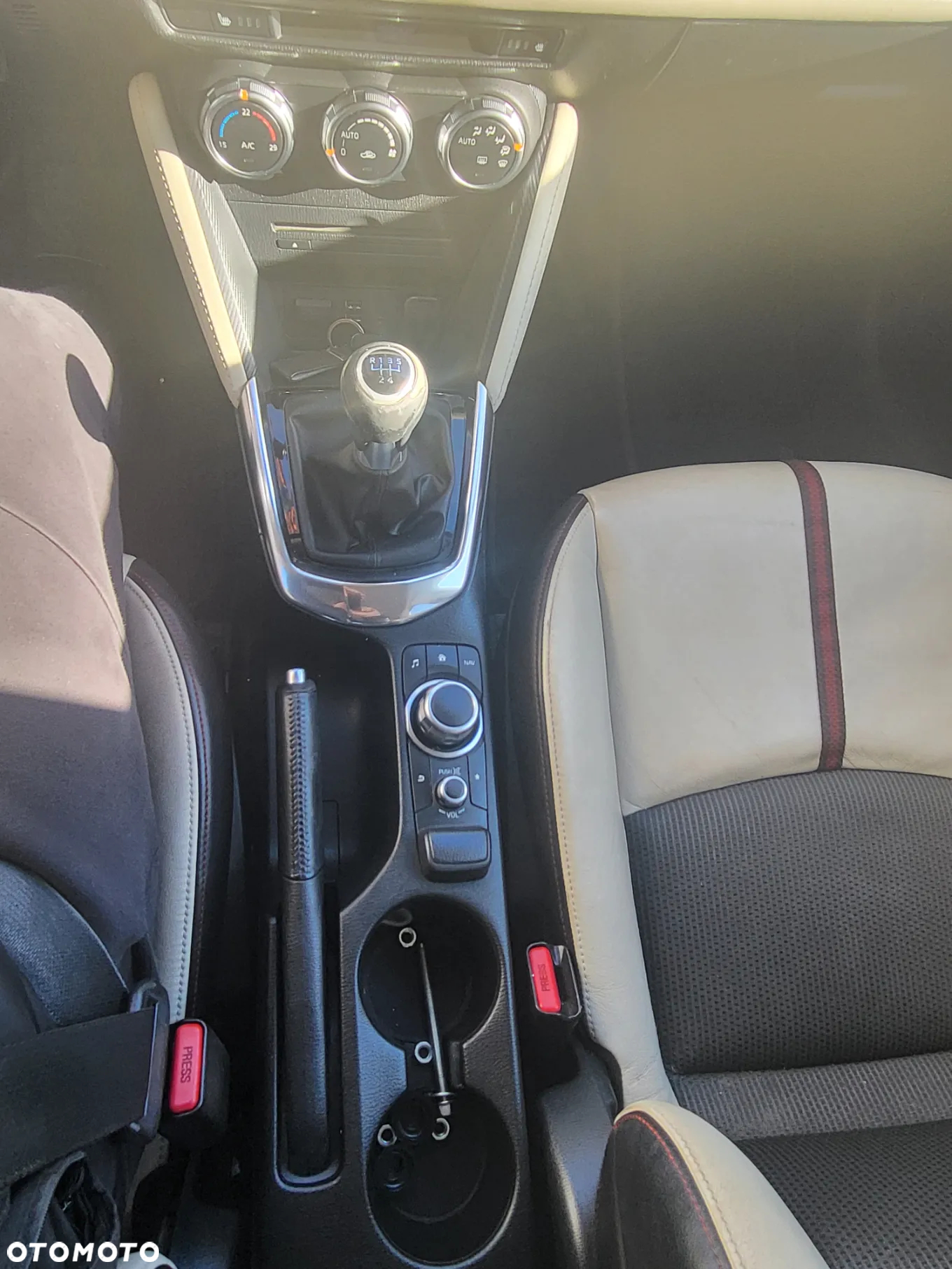 Mazda 2 - 11