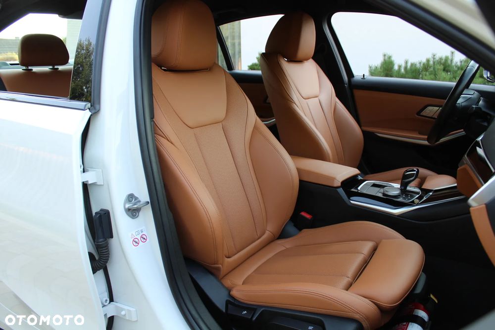 BMW Seria 3 320i xDrive Sport Line - 21