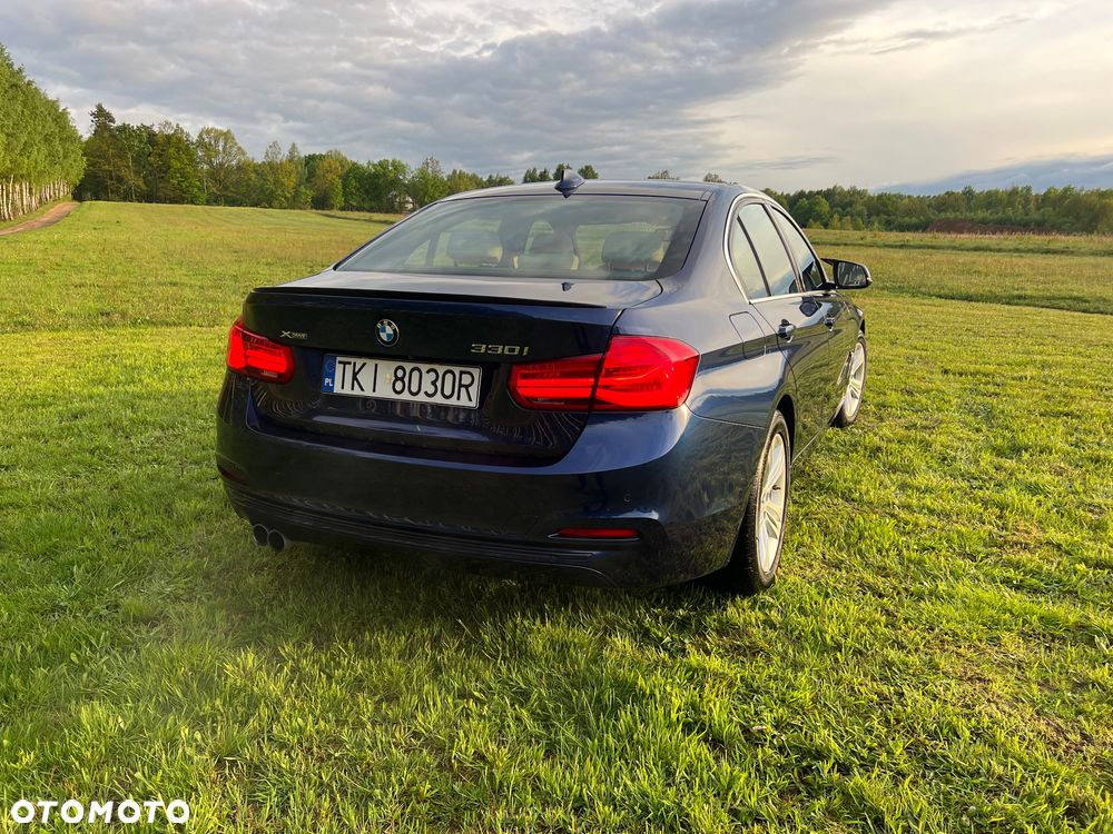 BMW Seria 3 330i xDrive Sport Line - 9