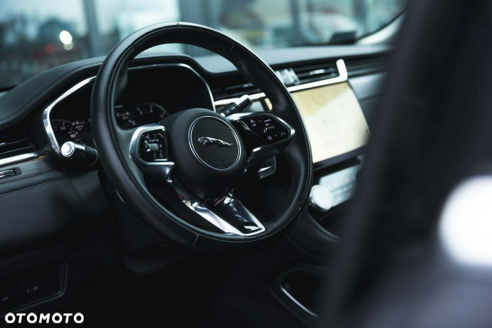 Jaguar F-Pace - 16
