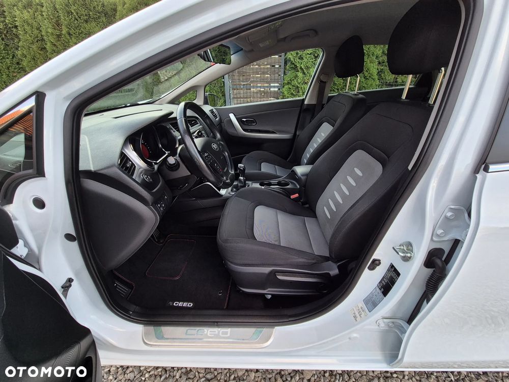 Kia Ceed 1.6 GDI Fifa World Cup Edition - 16