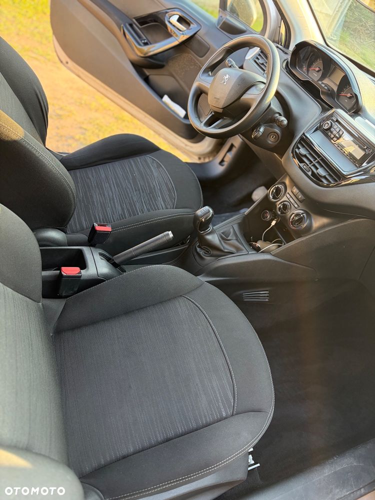 Peugeot 208 - 11
