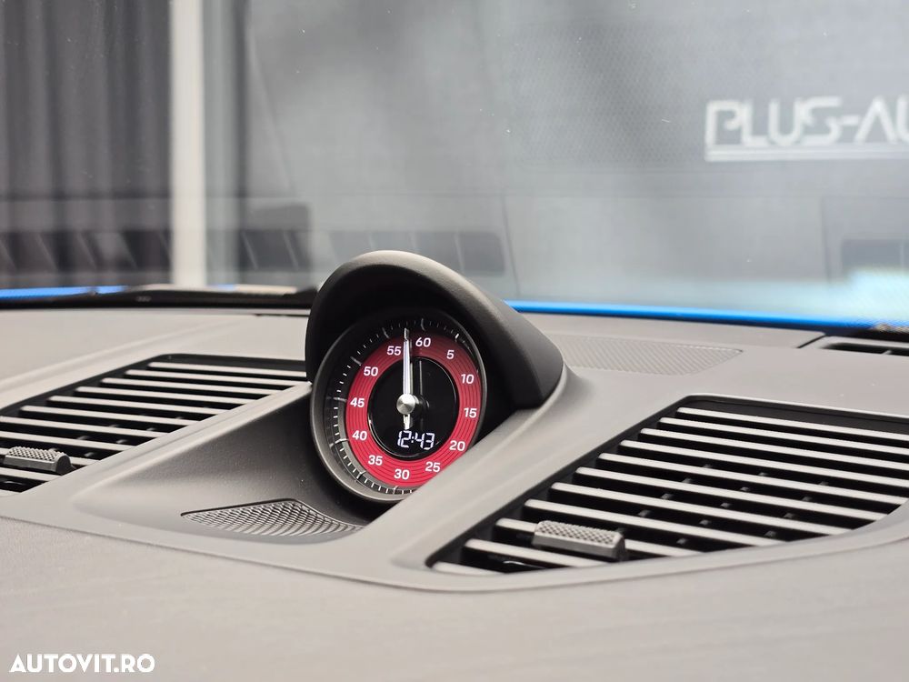 Porsche 911 4 GTS PDK - 30