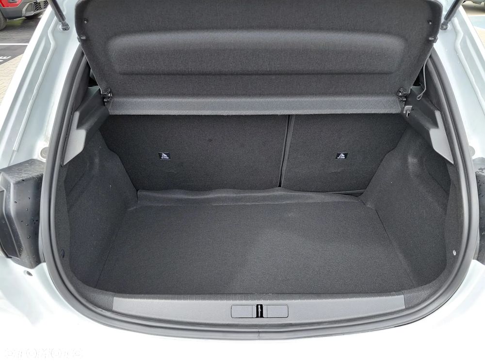 Peugeot 208 - 10