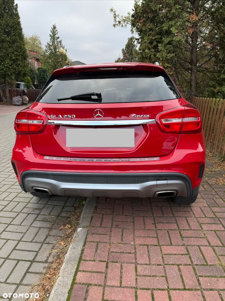 Mercedes-Benz GLA 250 4Matic 7G-DCT - 2