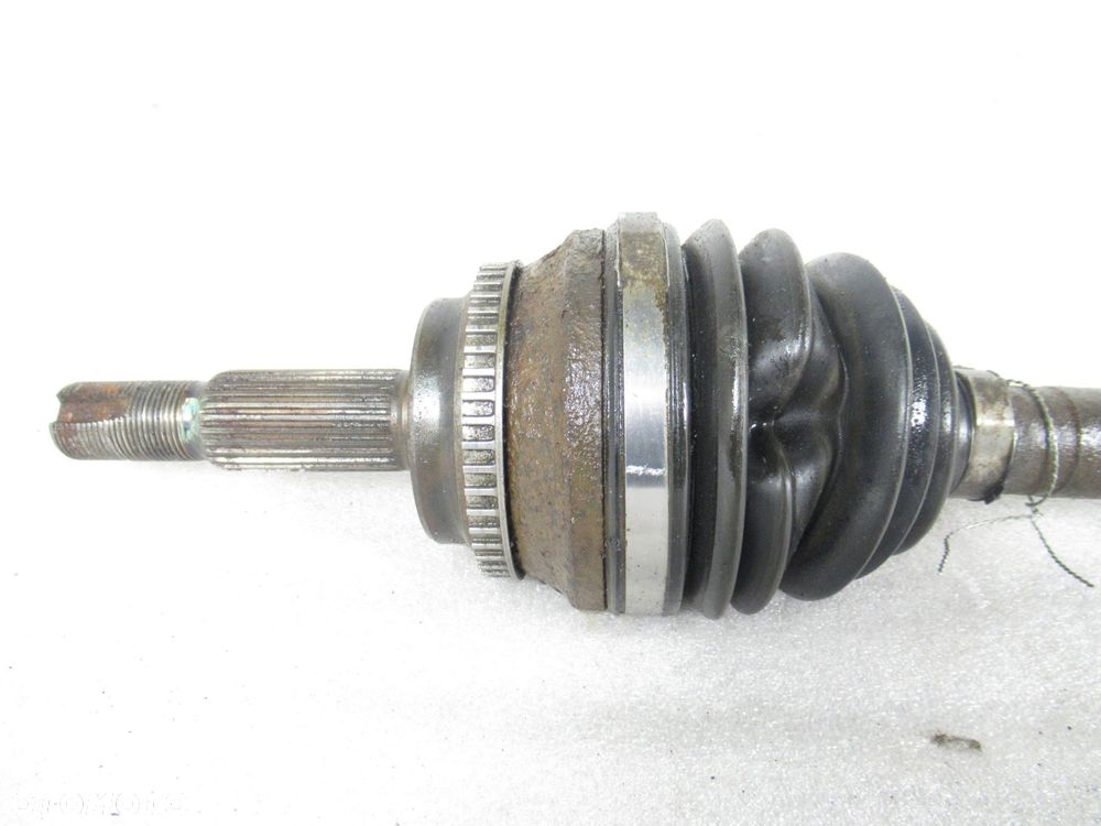 PÓŁOŚ LEWA PRZEDNIA TOYOTA COROLLA Verso E12 2.0 D-4D - 5