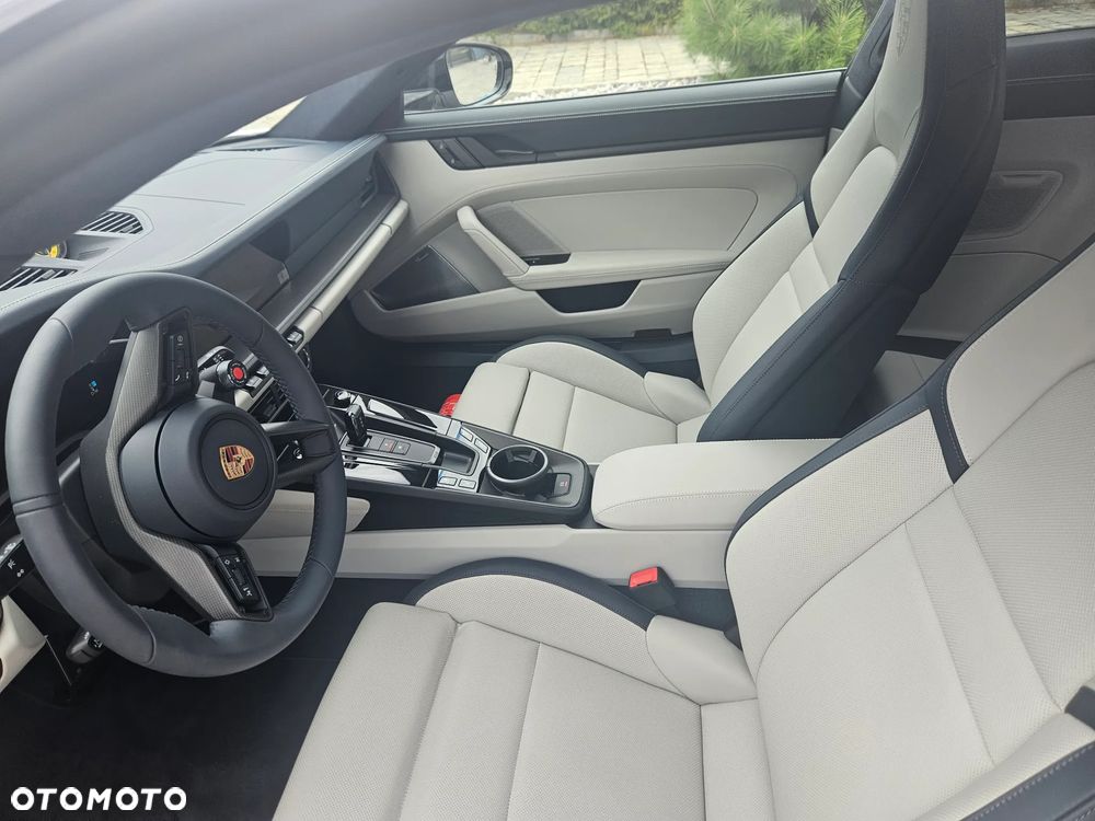 Porsche 911 Carrera T-Hybrid 4 GTS - 9