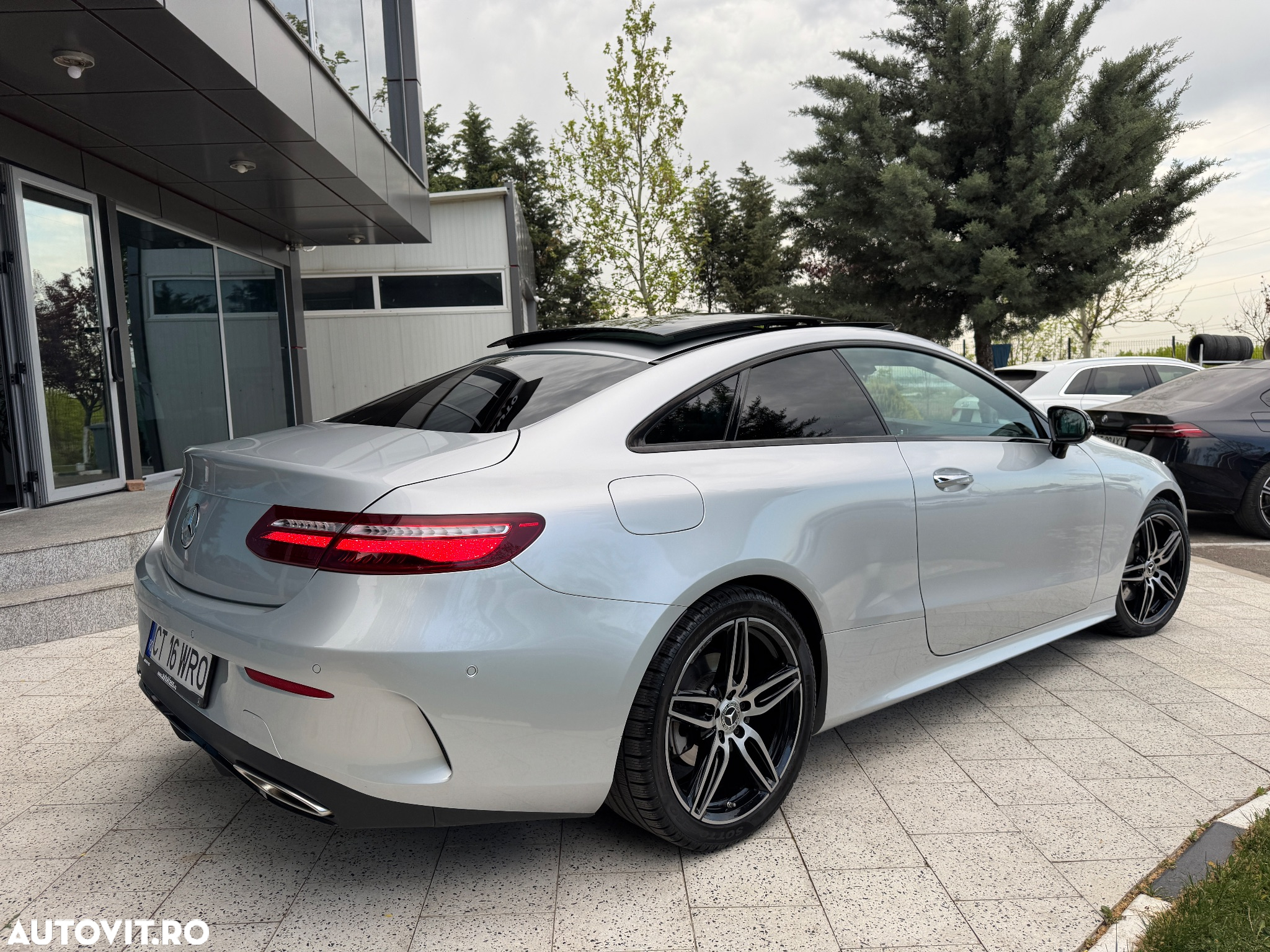 Mercedes-Benz E 200 Coupe 9G-TRONIC AMG Line - 2