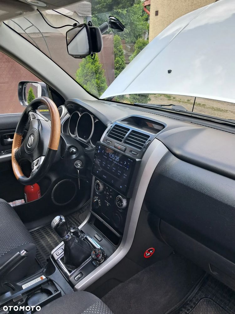 Suzuki Grand Vitara 2.0 - 9