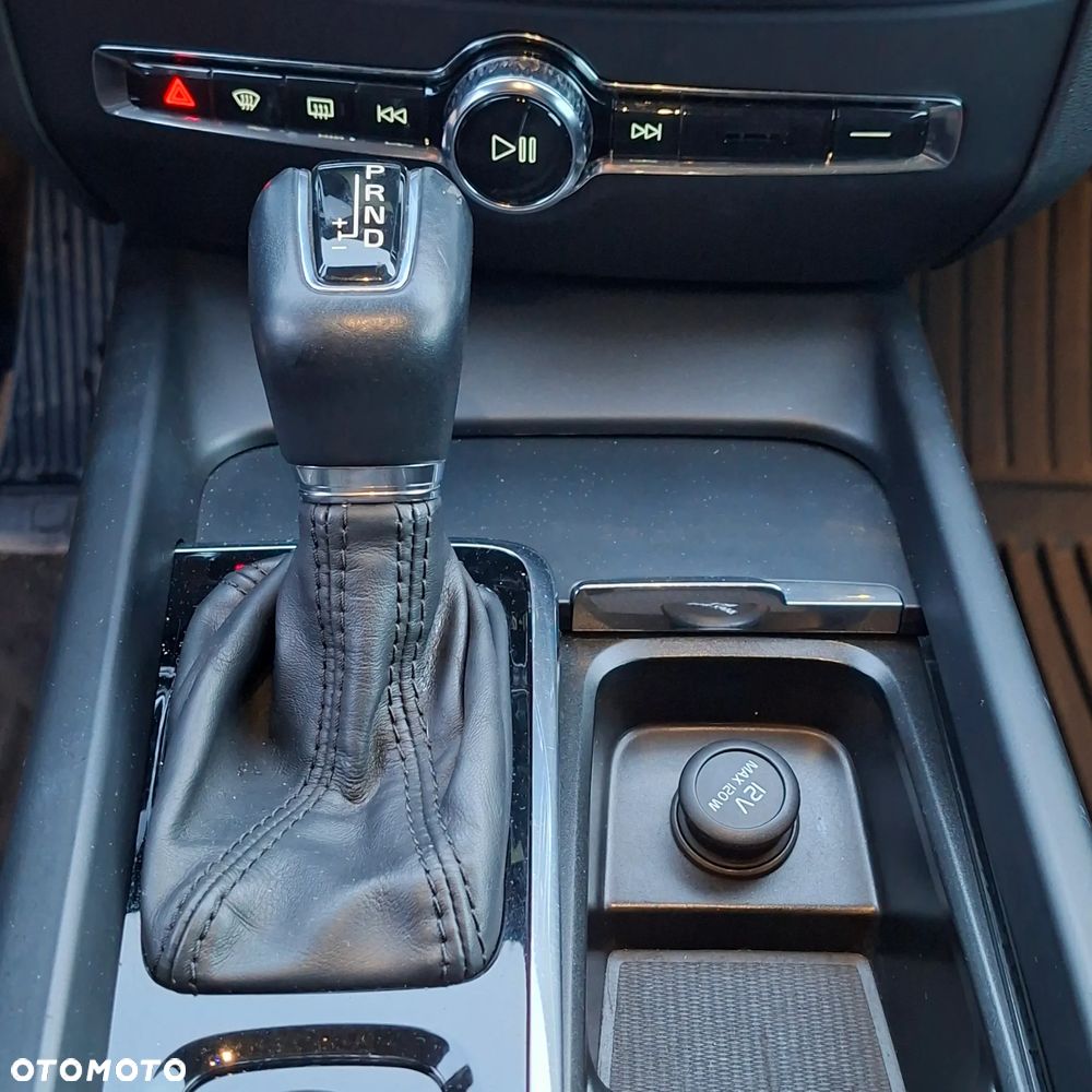 Volvo V60 D4 Geartronic Momentum - 27