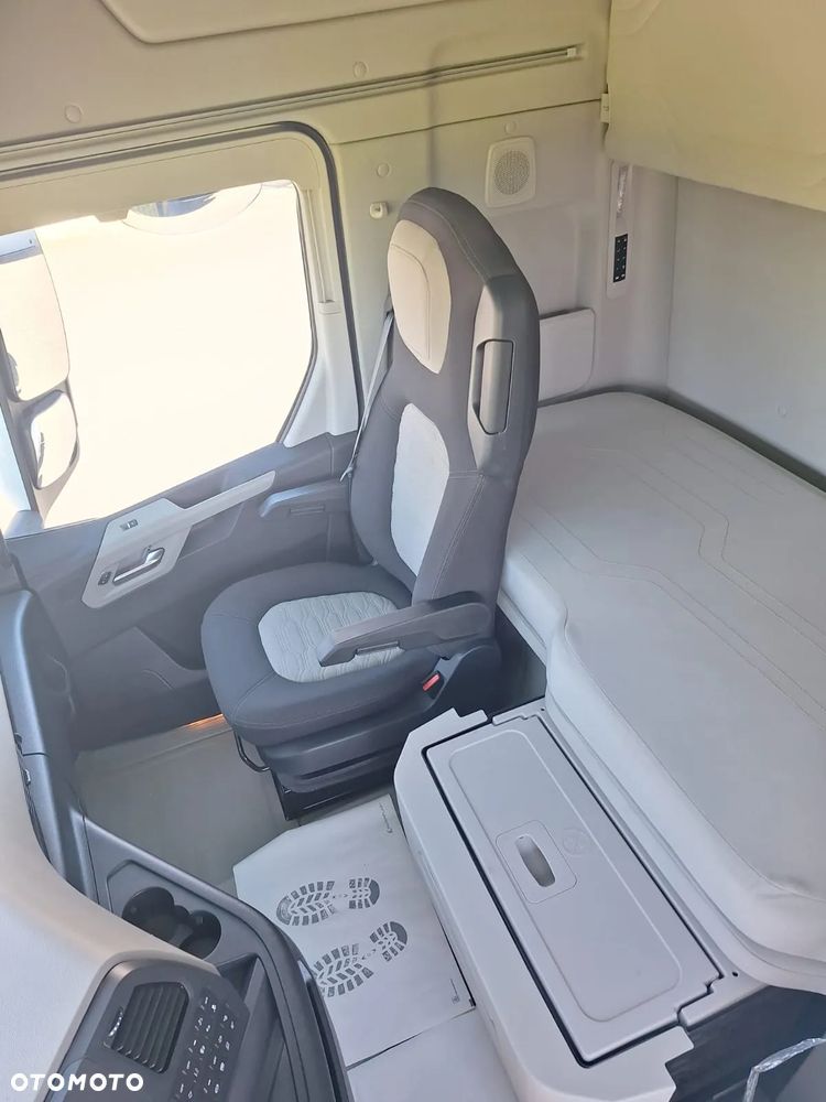 Ford F-MAX LOW DECK używane po kontrakcie serwisowym - 16