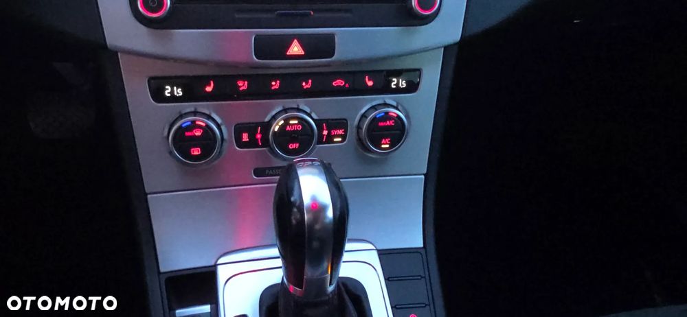 Volkswagen Passat 2.0 TDI 4Mot Highline DSG - 25