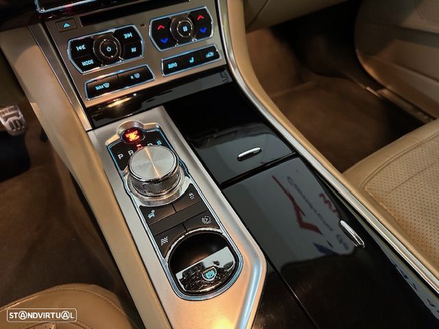 Jaguar XF 3.0 D V6 S Portfolio - 13