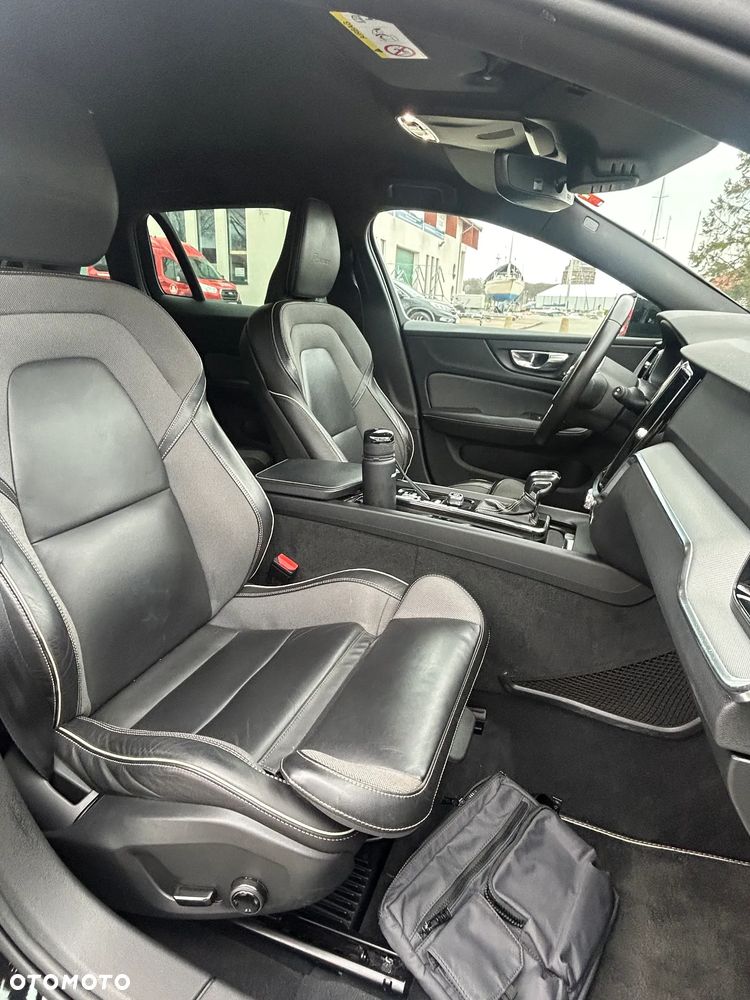 Volvo V60 B4 D R-Design - 21