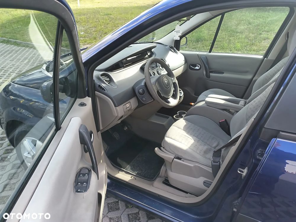 Renault Grand Scenic - 11