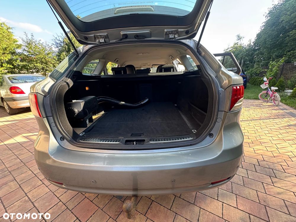 Toyota Avensis 2.0 D-4D Premium - 6
