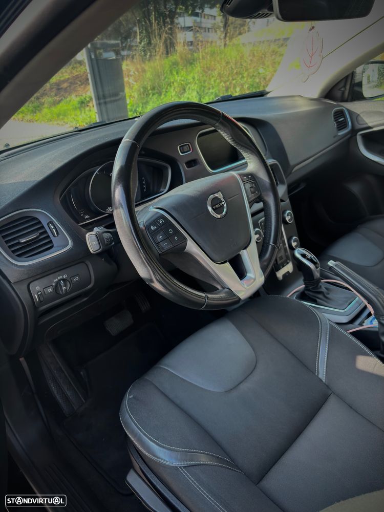 Volvo V40 2.0 D2 R-Design Momentum Geartronic - 3