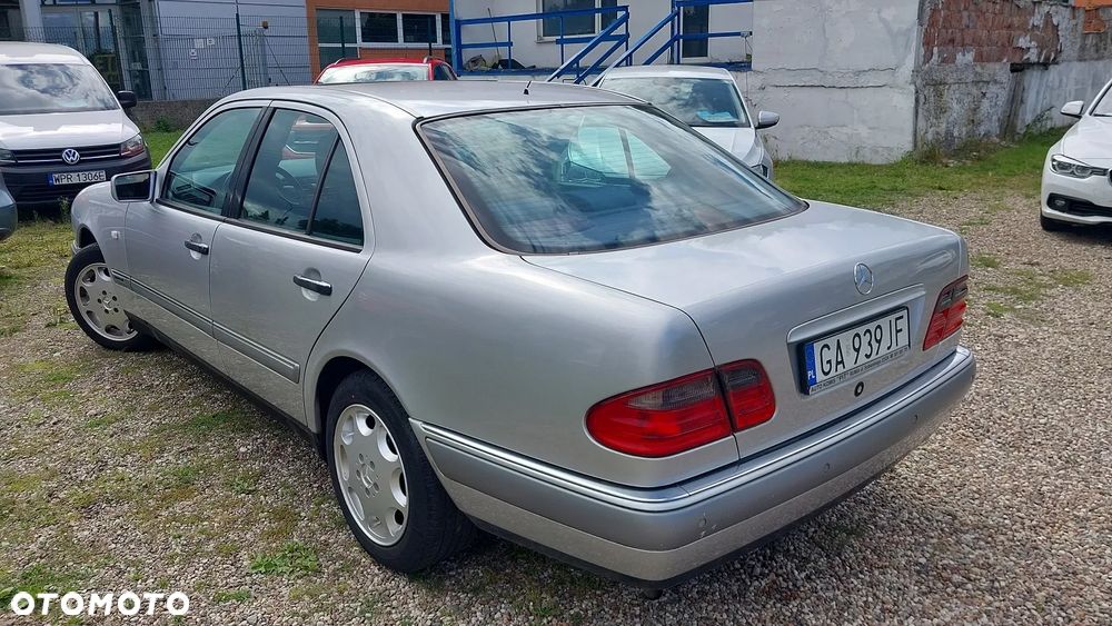 Mercedes-Benz Klasa E - 12