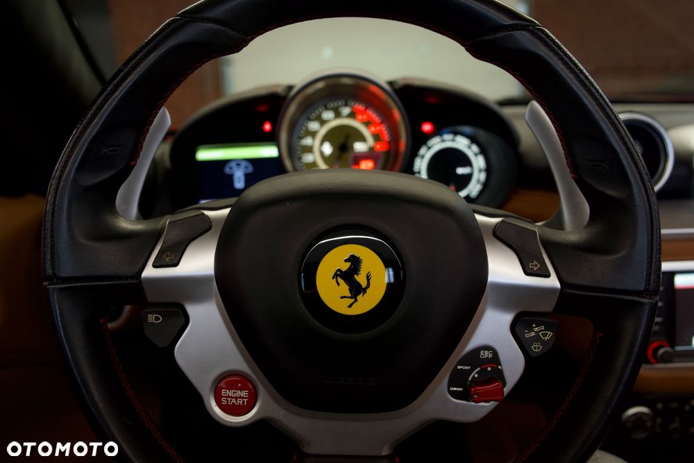 Ferrari California T - 19