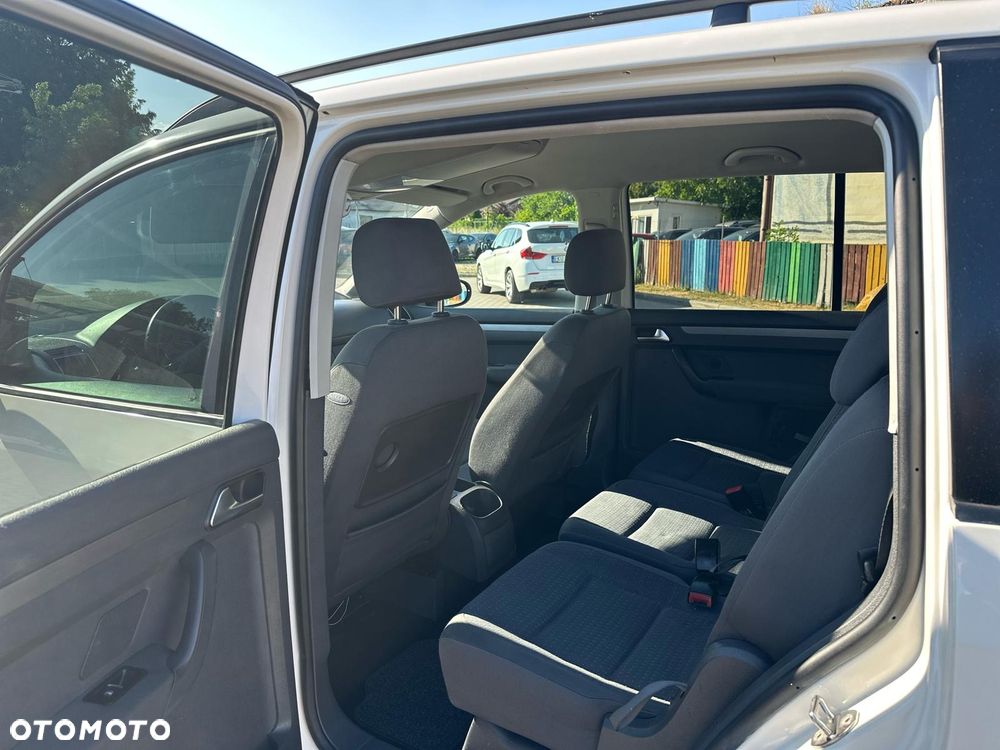 Volkswagen Touran - 10