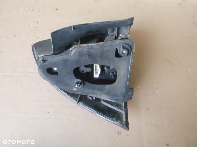 LAMPA PRAWY TYŁ PRAWA TYLNA W BŁOTNIK CITROEN C5 I LIFT SEDAN 04-08 - 9