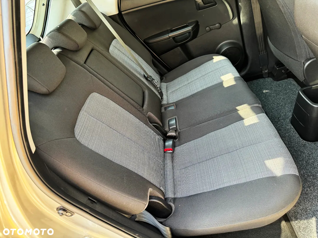 Kia Venga 1.4 CVVT Business Line - 34