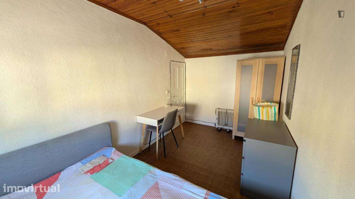 Quarto - localizado em Ajuda Lisbon - Grande imagem: 5/15