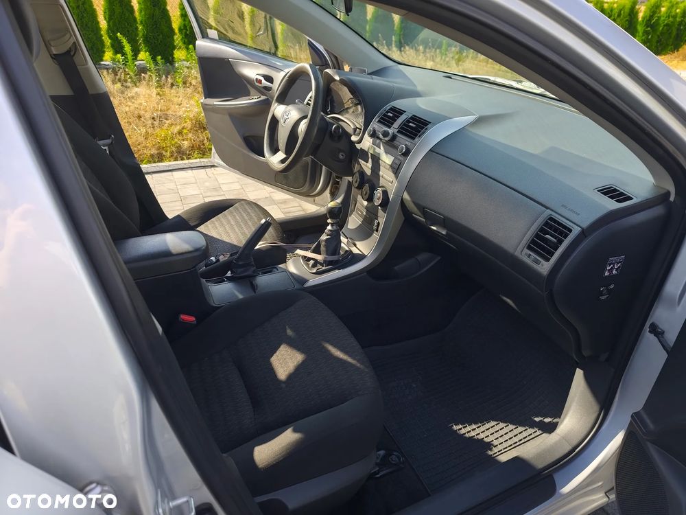 Toyota Corolla - 16