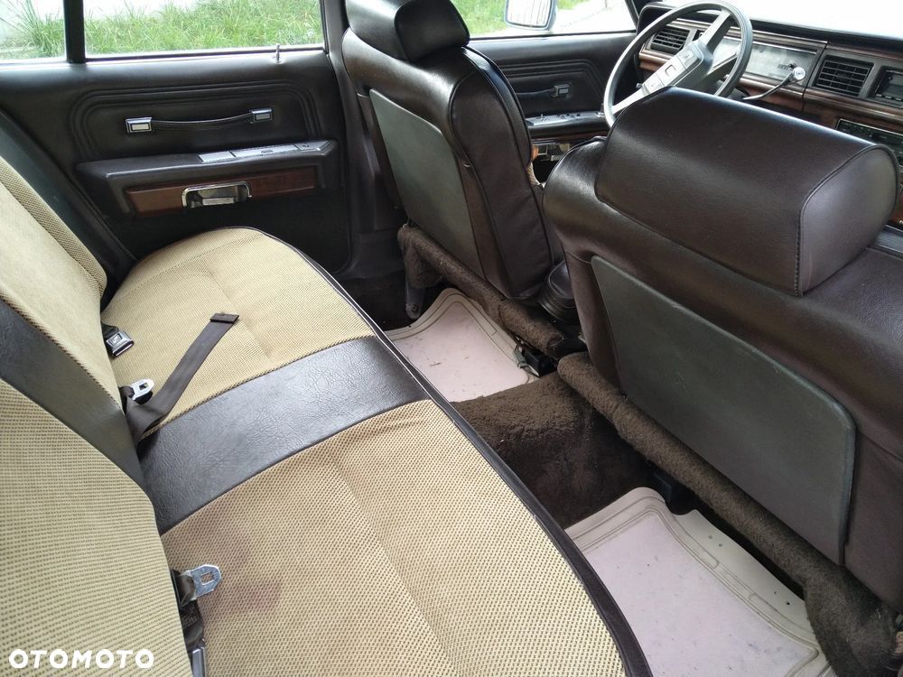 Ford Crown - 13